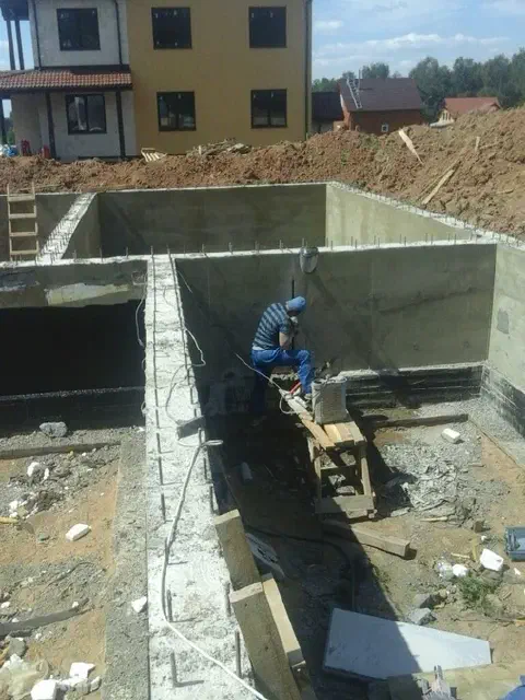 Резка ленточного фундамента